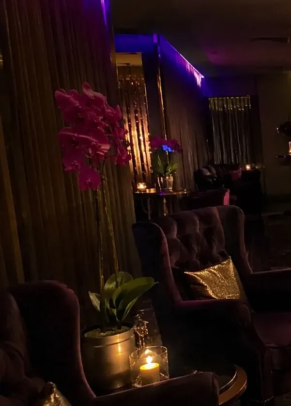 Bekleme alanı koltukları — Lila Spa, Büyükçekmece misafirlerine hizmet veren salon