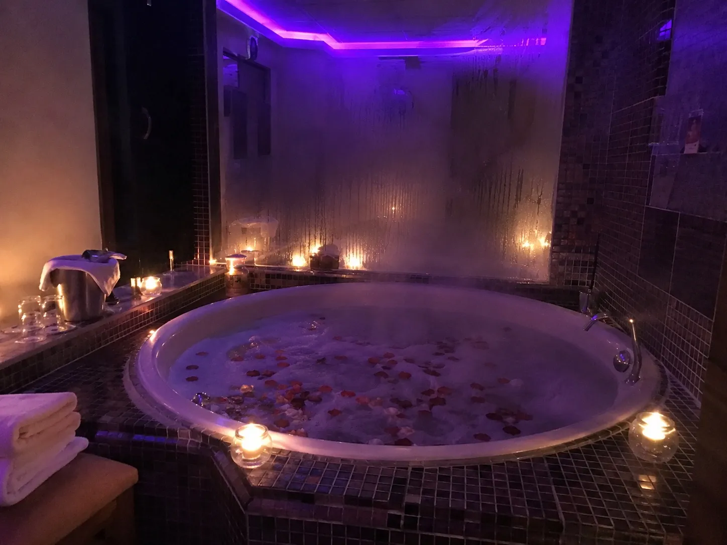 Jakuzili VIP odamız